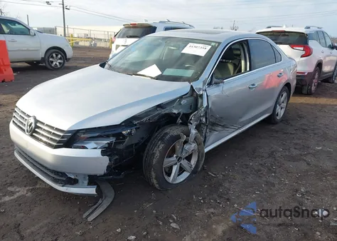2013 Volkswagen Passat 2.5L Se z USA, uszkodzony, nr VIN 1VWBH7A34DC021082